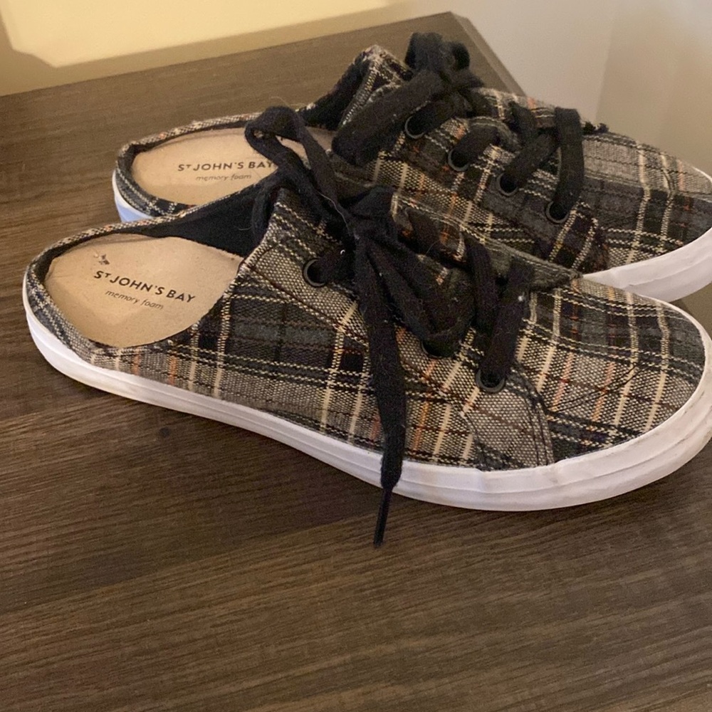 Slip on sneakers